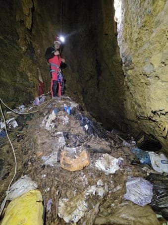 Lanean, kobazuloak zabortegi izateari uzteko