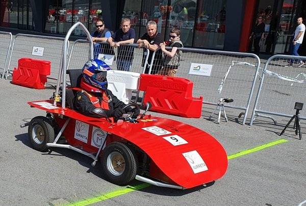 Euskelec, auto elektrikoan murgildu, lasterketa baten aitzakian