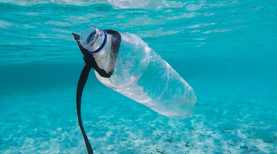 17-47-milioi-tona-plastiko-ozeanoan