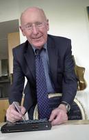 Clive Sinclair, ordenagailuak etxeetara iritsarazi zituen aitzindaria