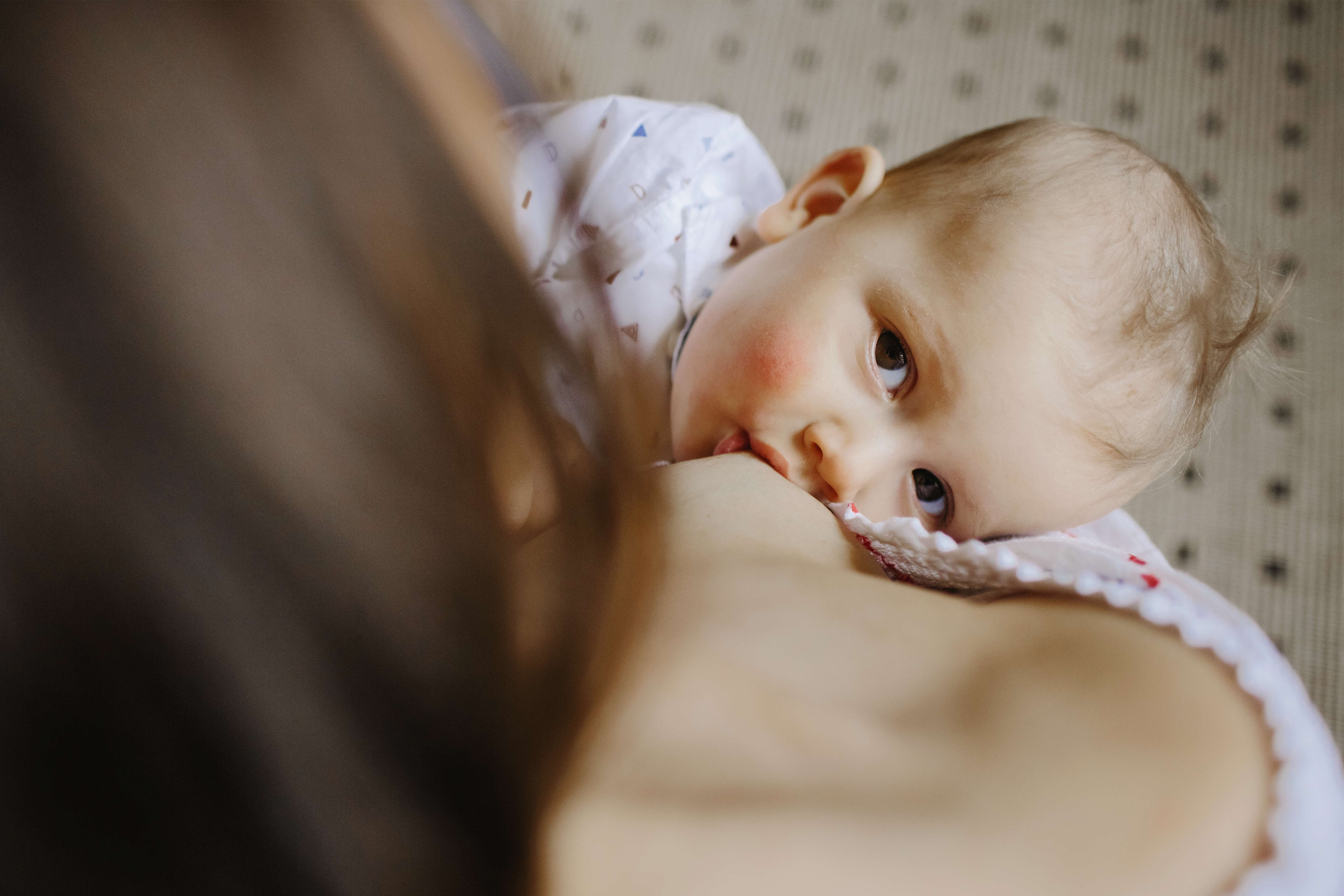 Above all, social factors influence women to stop breastfeeding too soon -  ZientziaEus